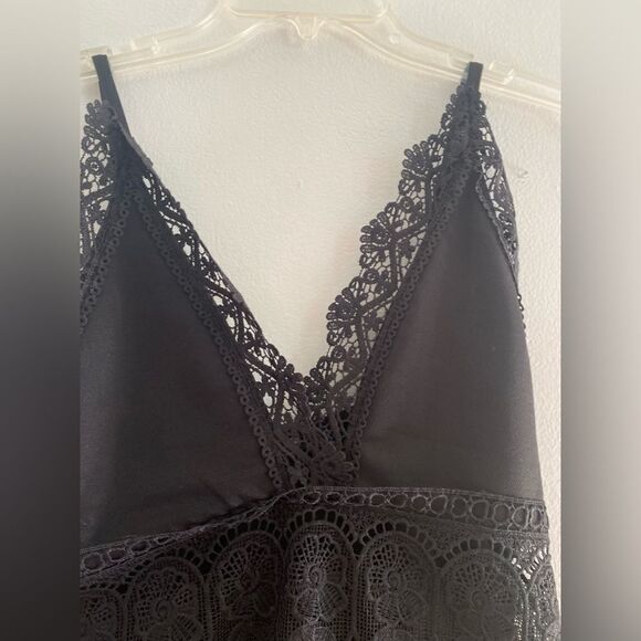 NWT Pretty Little Thing black lace romper size 12 - Picture 8 of 8